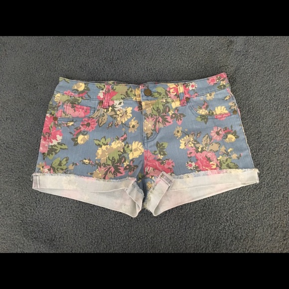 Tinseltown Denim - NWOT Floral denim shorts